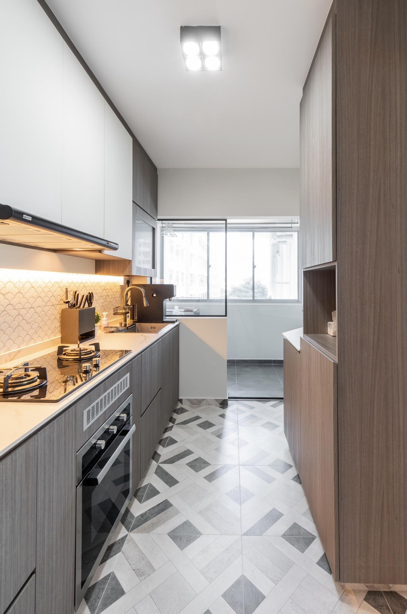 Modern Kitchen with Countertop and Homogeneous Tiles