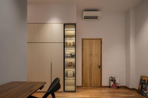 Modern Bedroom at Jalan Menarong