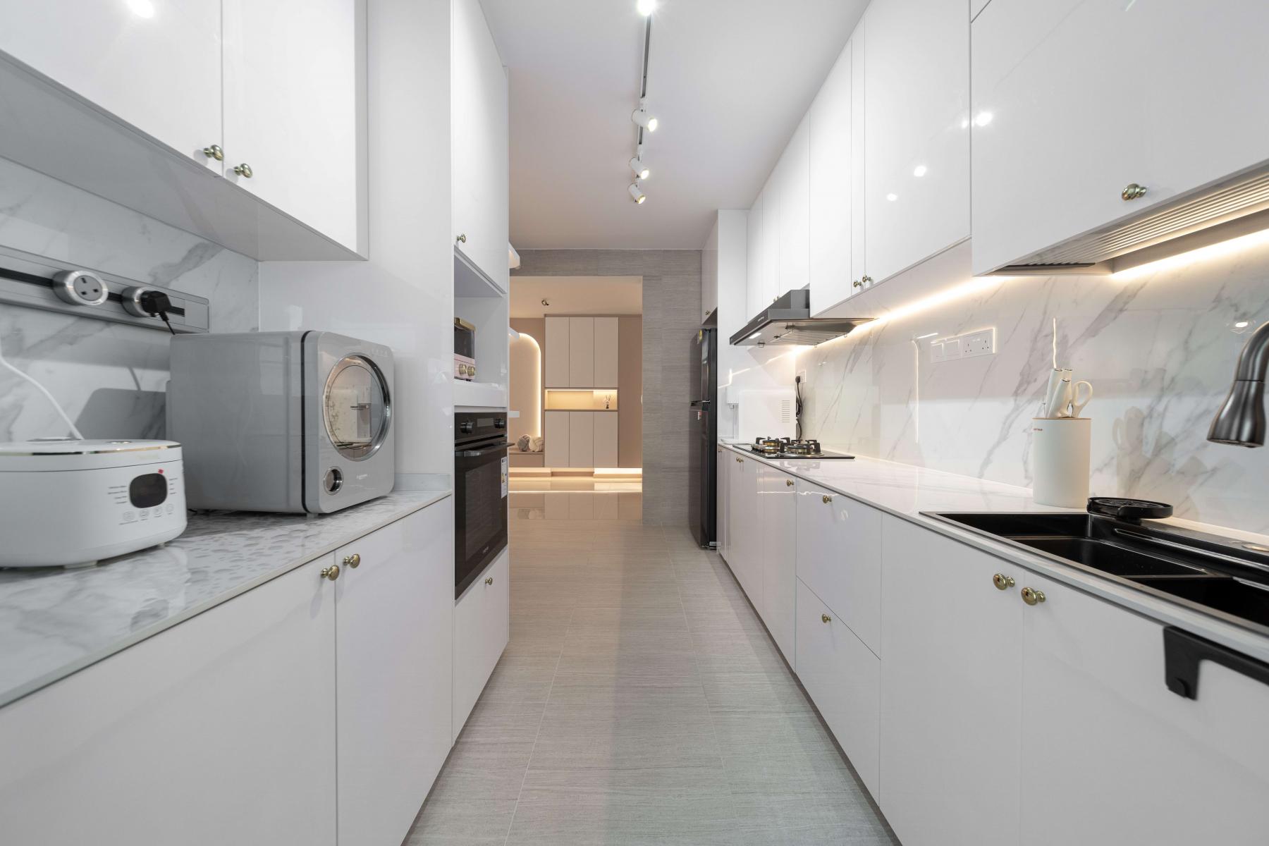 Minimalist Kitchen with Kitchen Accessories and Kitchen Cabinets