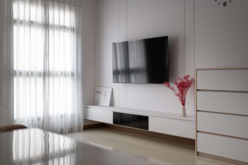 Minimalist Living Room at Blk 466A Fernvale Road
