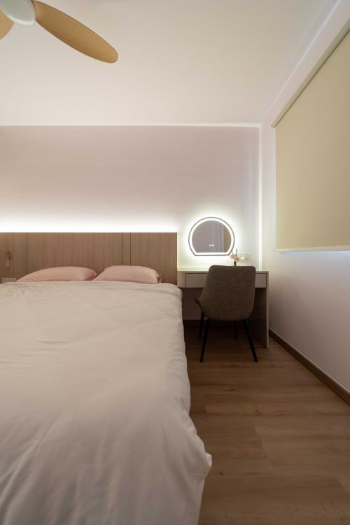 Minimalist Bedroom at Blk 466A Fernvale Road