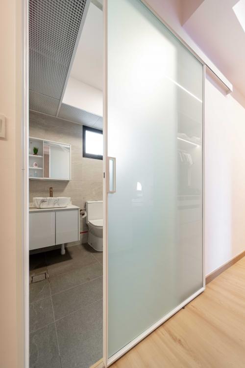 Minimalist Bathroom at Blk 466A Fernvale Road