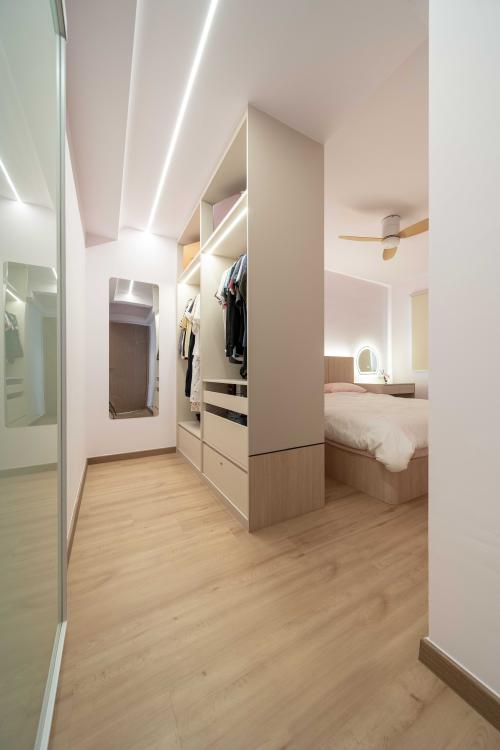 Minimalist Walk-in Wardrobe at Blk 466A Fernvale Road