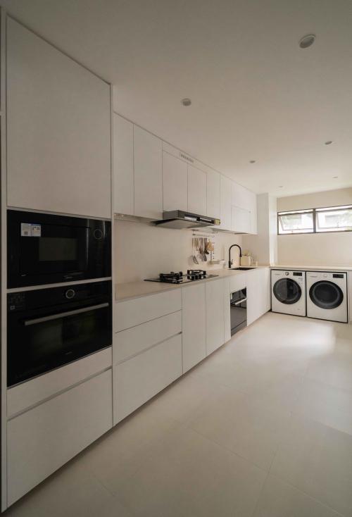 Minimalist Kitchen at Anchorvale Grove
