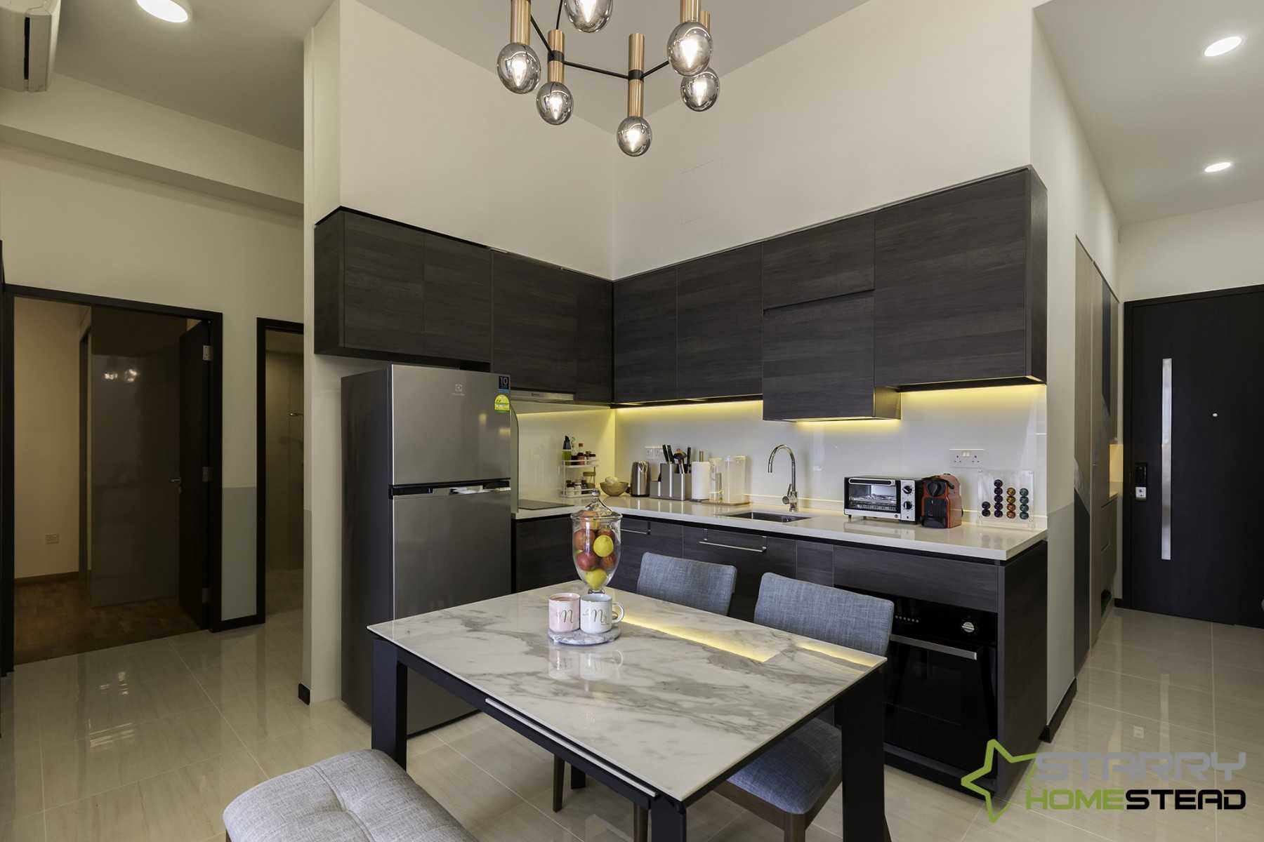 Scandinavian Dining Room with Dining Table and Dining Chairs