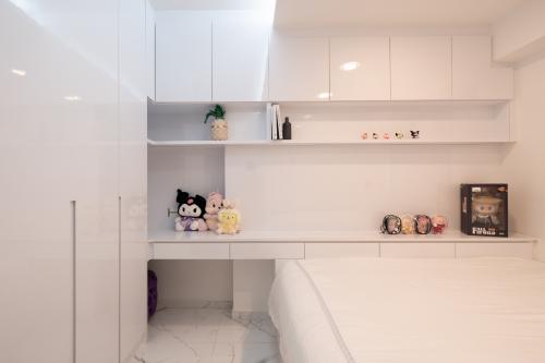 Modern Bedroom at Linear Green