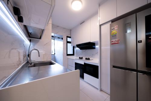 Modern Kitchen at Linear Green
