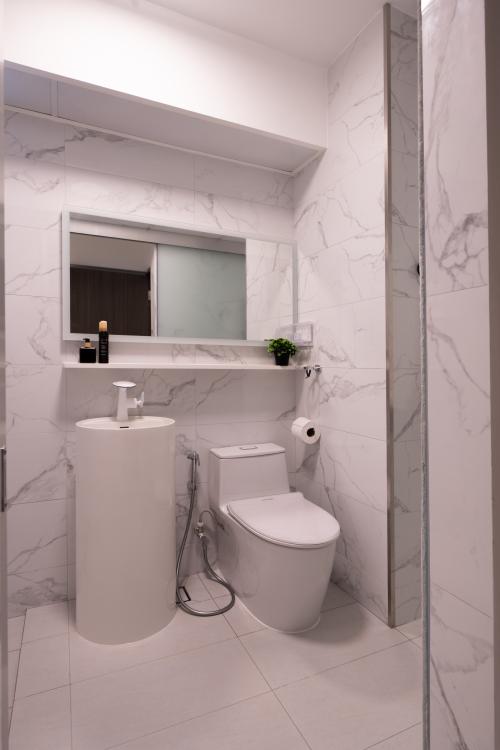 Modern Bathroom at Linear Green