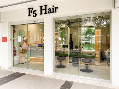 Minimalist Shopfront at Hair Salon @ Clementi Ave 1