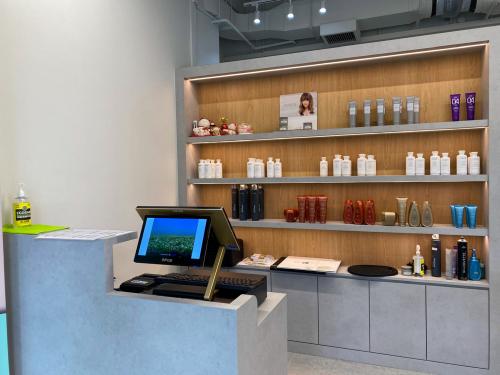 Minimalist Retail at Hair Salon @ Clementi Ave 1