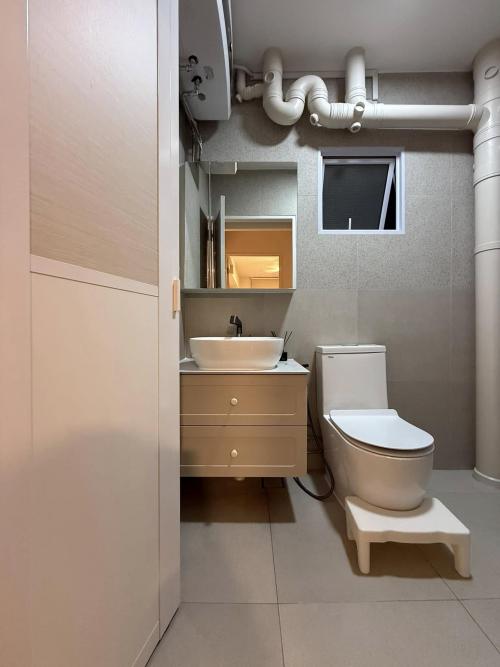 Scandinavian Bathroom at HDB Resale 5 Room At Edgefield Plains