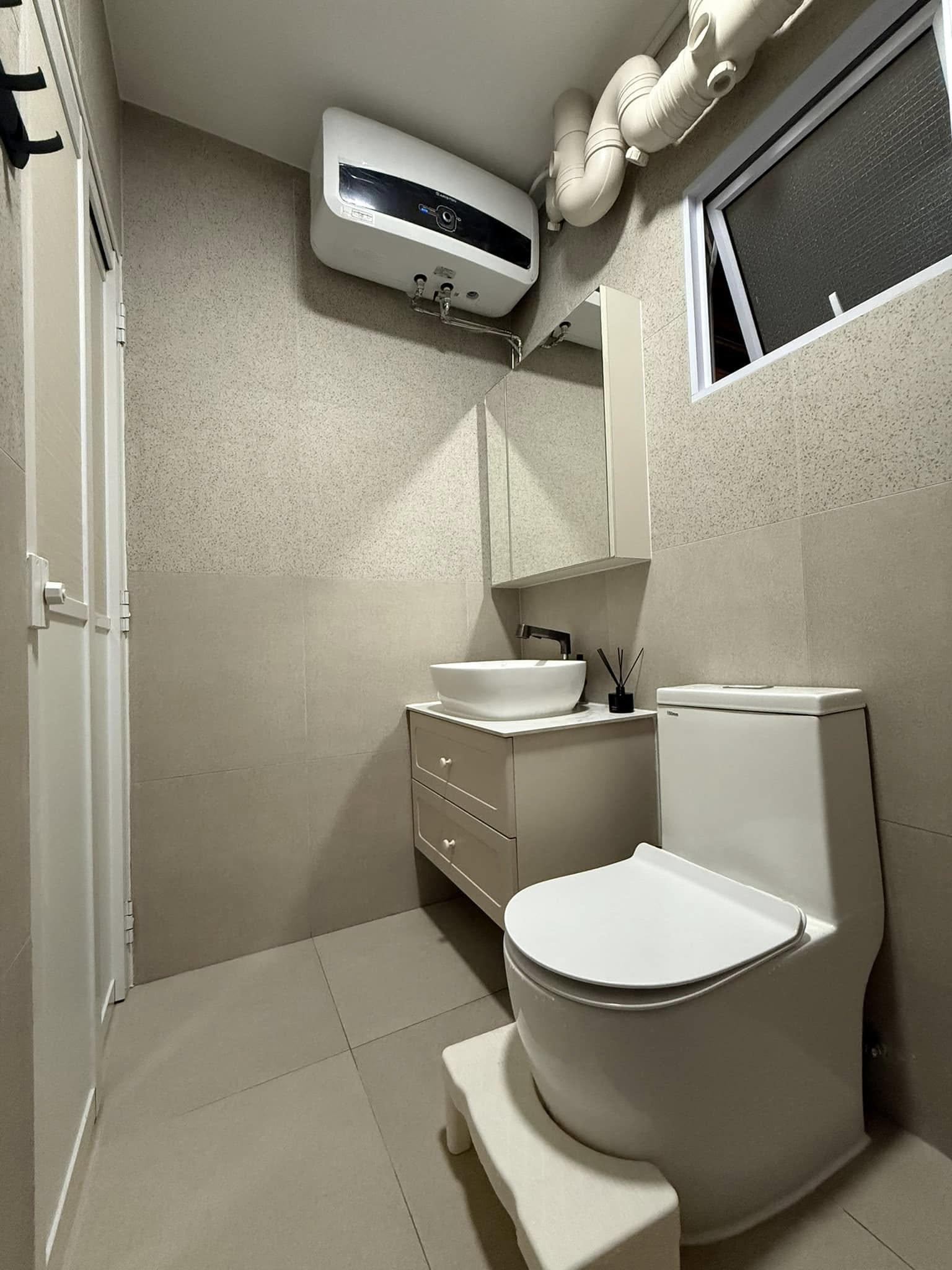 Scandinavian Bathroom with Homogeneous Tiles and Mirror