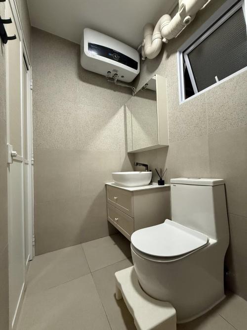 Scandinavian Bathroom at HDB Resale 5 Room At Edgefield Plains