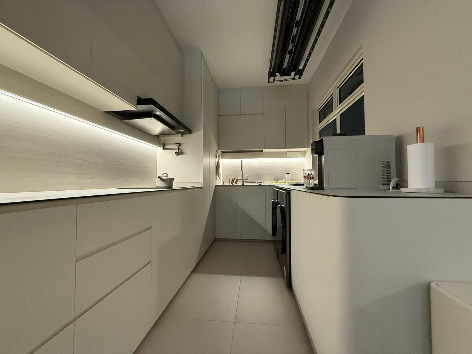 Scandinavian Kitchen with Countertop and Homogeneous Tiles