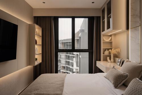 Modern Bedroom at Parc Central