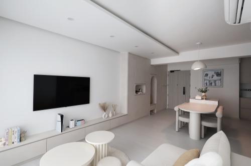 Minimalist Living Room at Resale 4 room HDB @ Sumang Walk