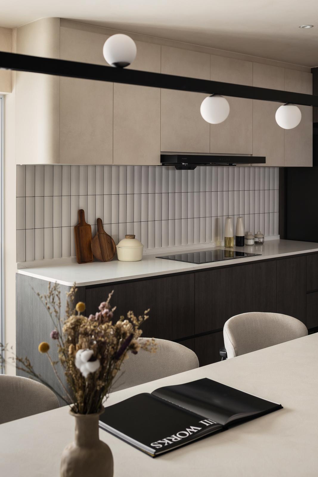 Contemporary Kitchen with Countertop and Kitchen Island