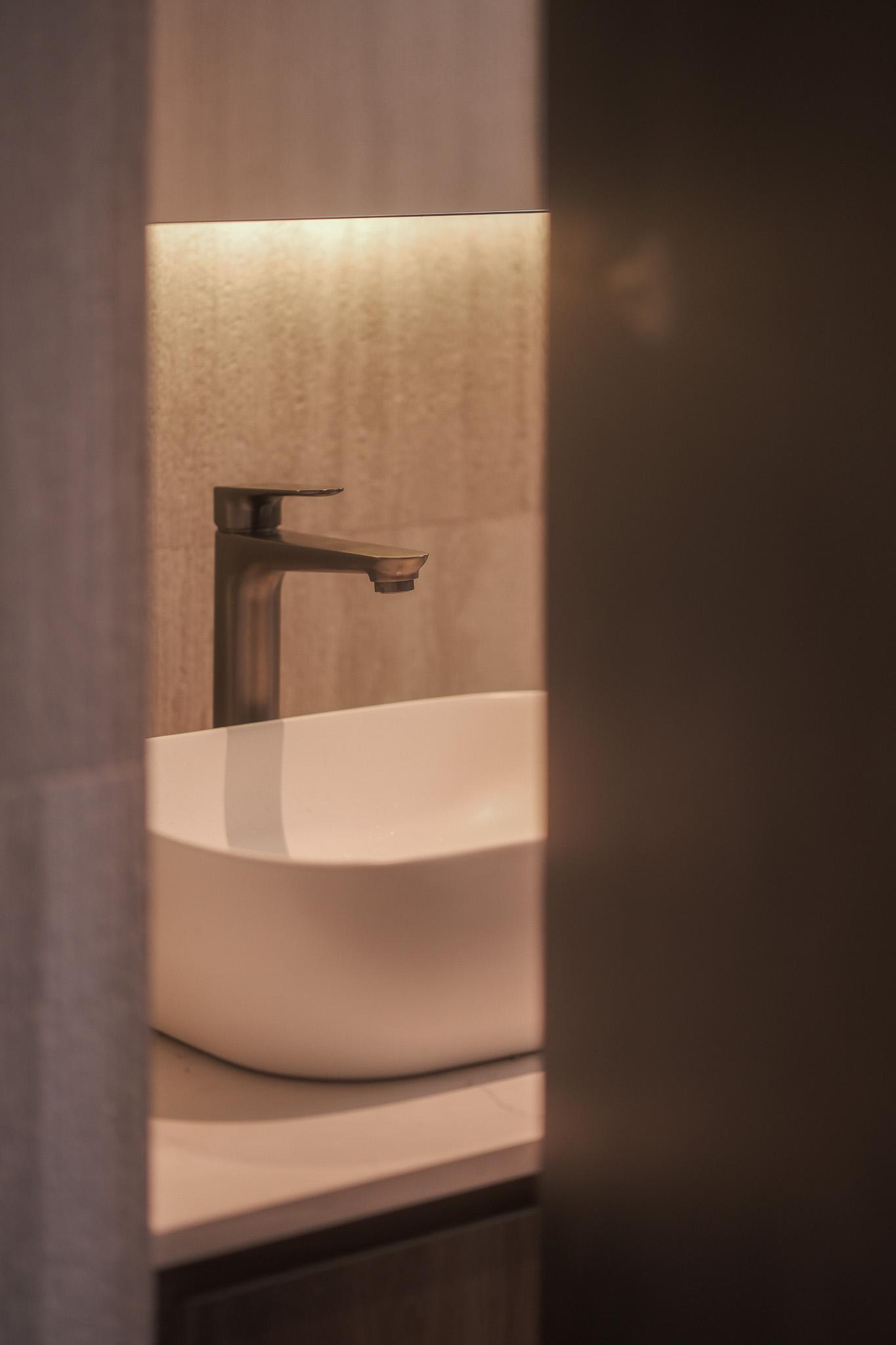 Minimalist Bathroom with Homogeneous Tiles and Wood Flooring