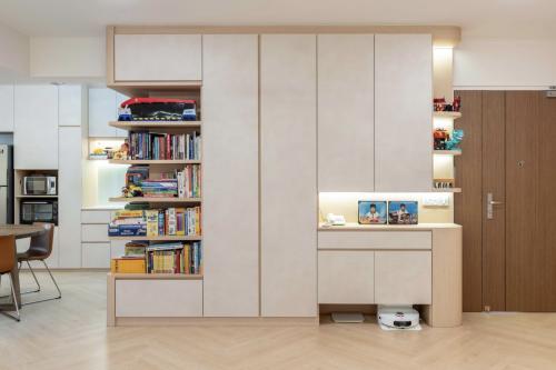 Asian Entryway at 638A Tampines Street 62