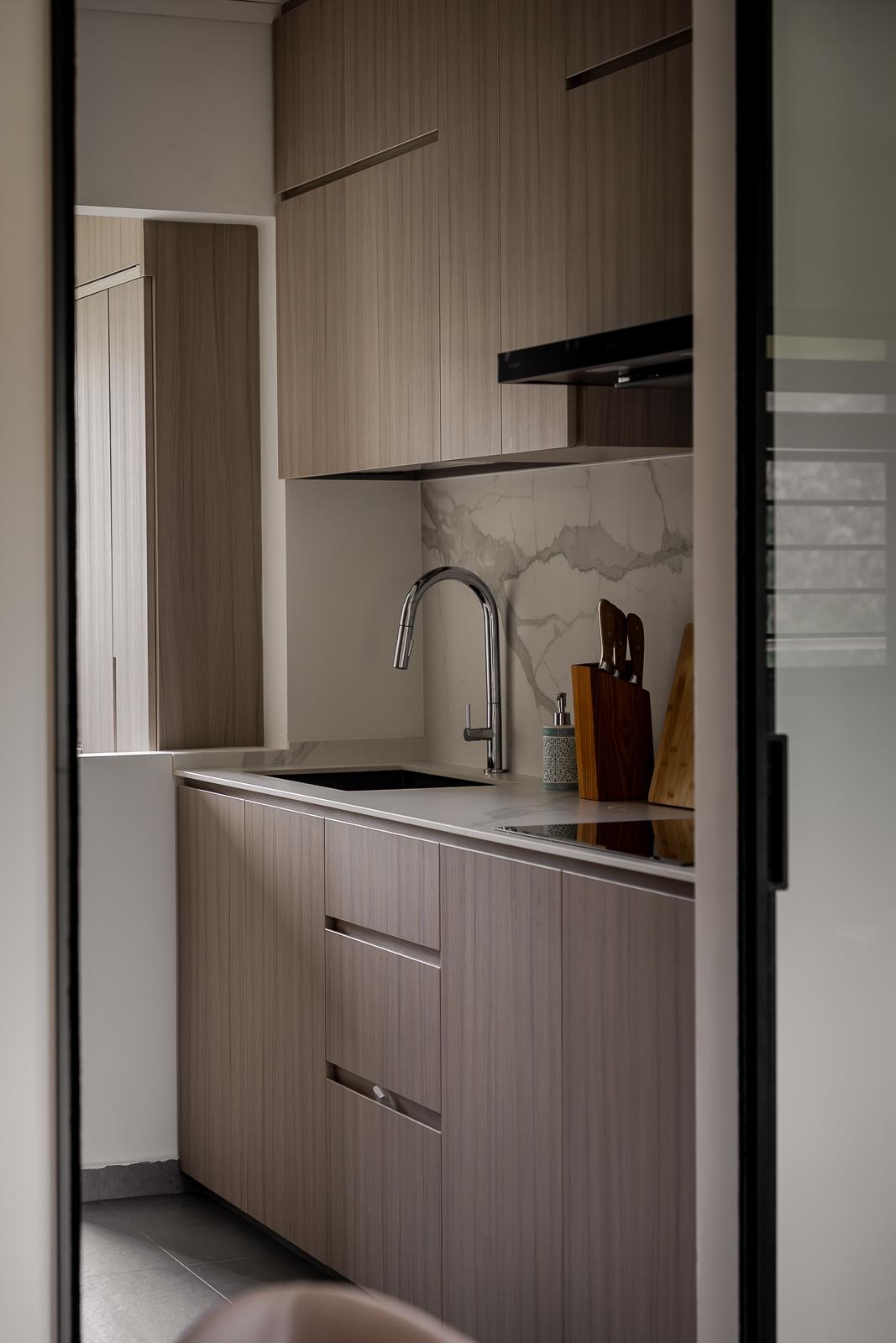 Modern Kitchen with Countertop and Open Kitchen