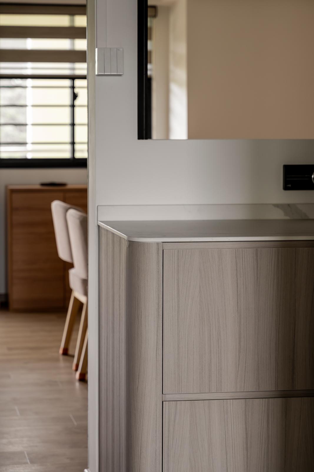 Modern Kitchen with Countertop and Homogeneous Tiles