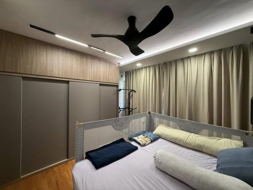 Contemporary Bedroom at Resale Condo At Mount Sinai