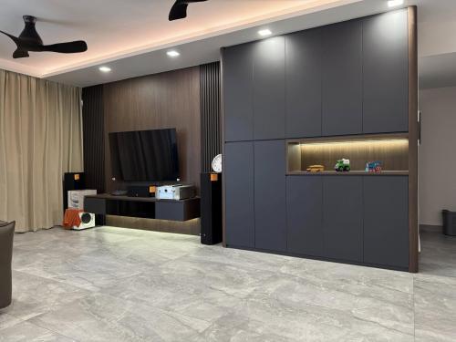 Contemporary Living Room at Resale Condo At Mount Sinai