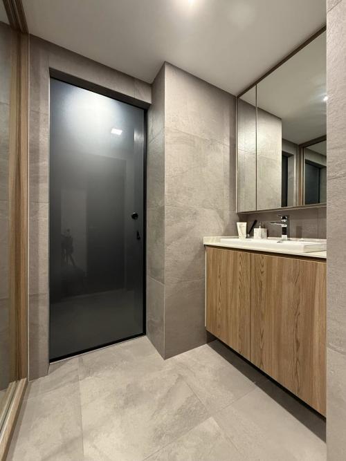 Contemporary Bathroom at Resale Condo At Mount Sinai