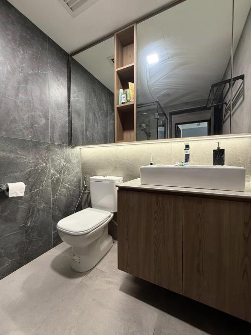 Contemporary Bathroom at Resale Condo At Mount Sinai