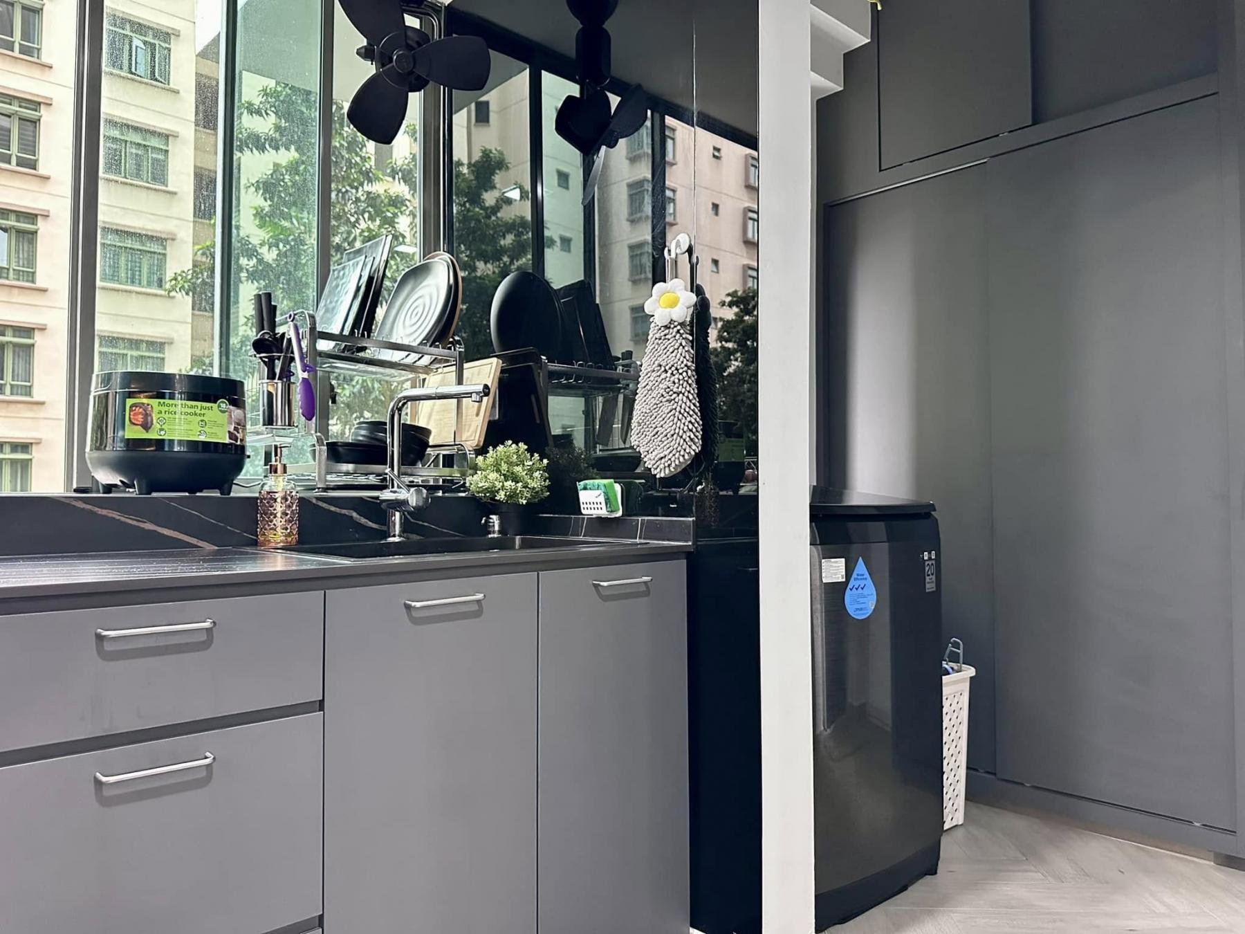 Modern Kitchen with Wood Flooring and Kitchen Window