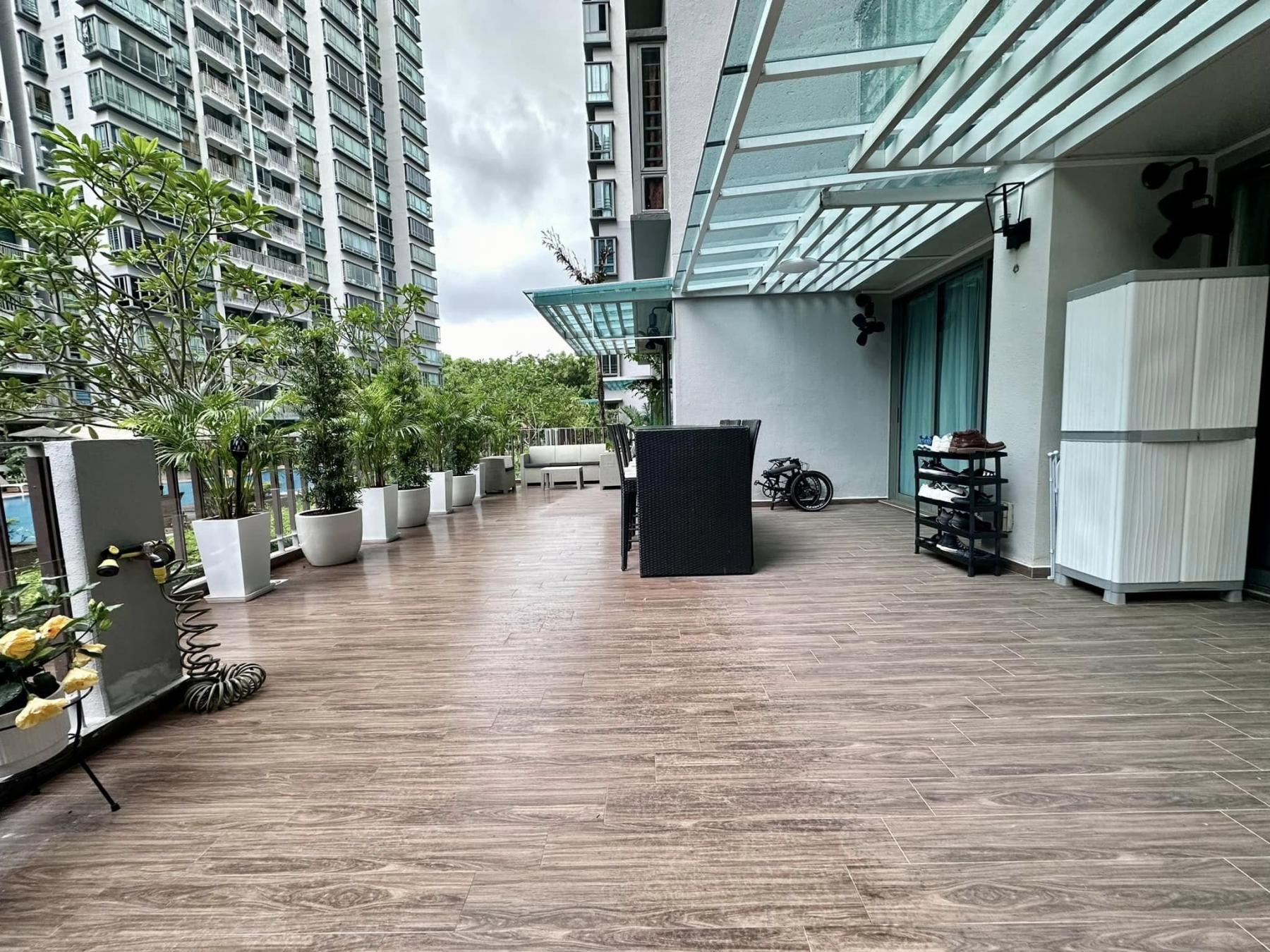 Modern Courtyard with Vinyl Flooring and Awning