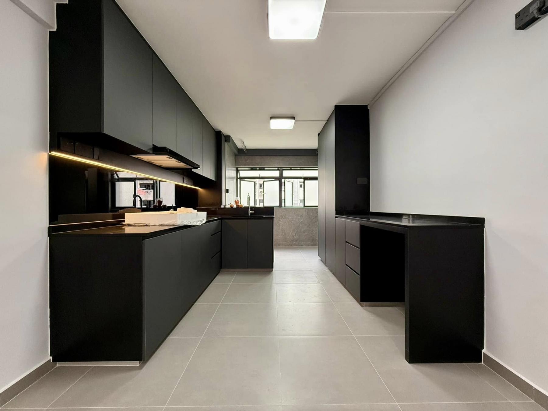 Modern Kitchen with Countertop and Homogeneous Tiles