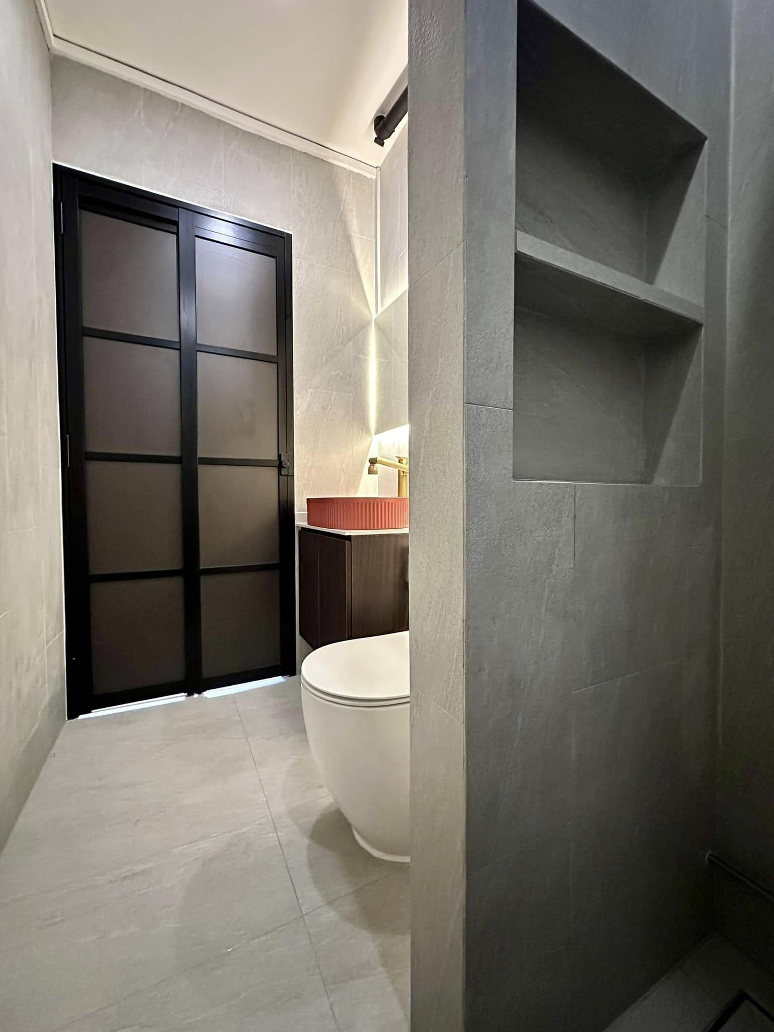 Scandinavian Bathroom with Homogeneous Tiles and Bathroom Storage