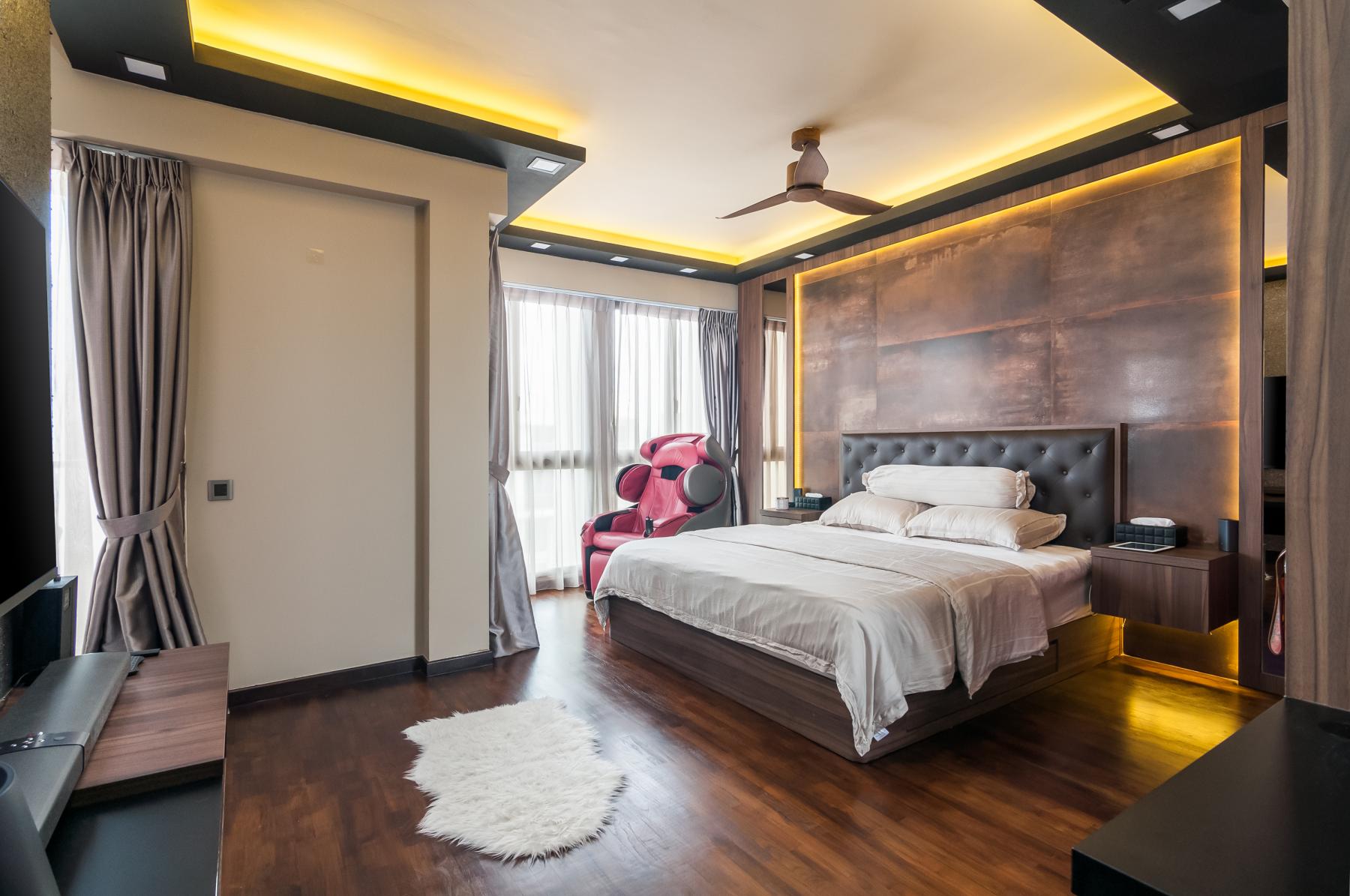 Contemporary Bedroom with Homogeneous Tiles and Parquet Floor