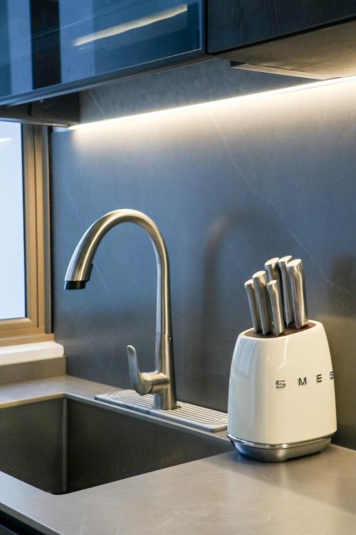 Modern Kitchen at 165 Punggol Central