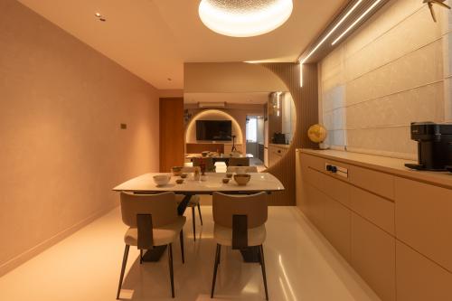 Modern Dining Room at One Amber