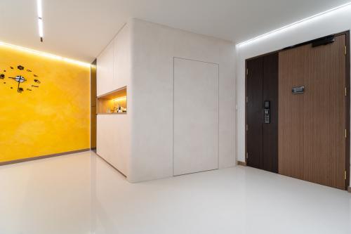 Eclectic Entryway at 401F Fernvale Dew