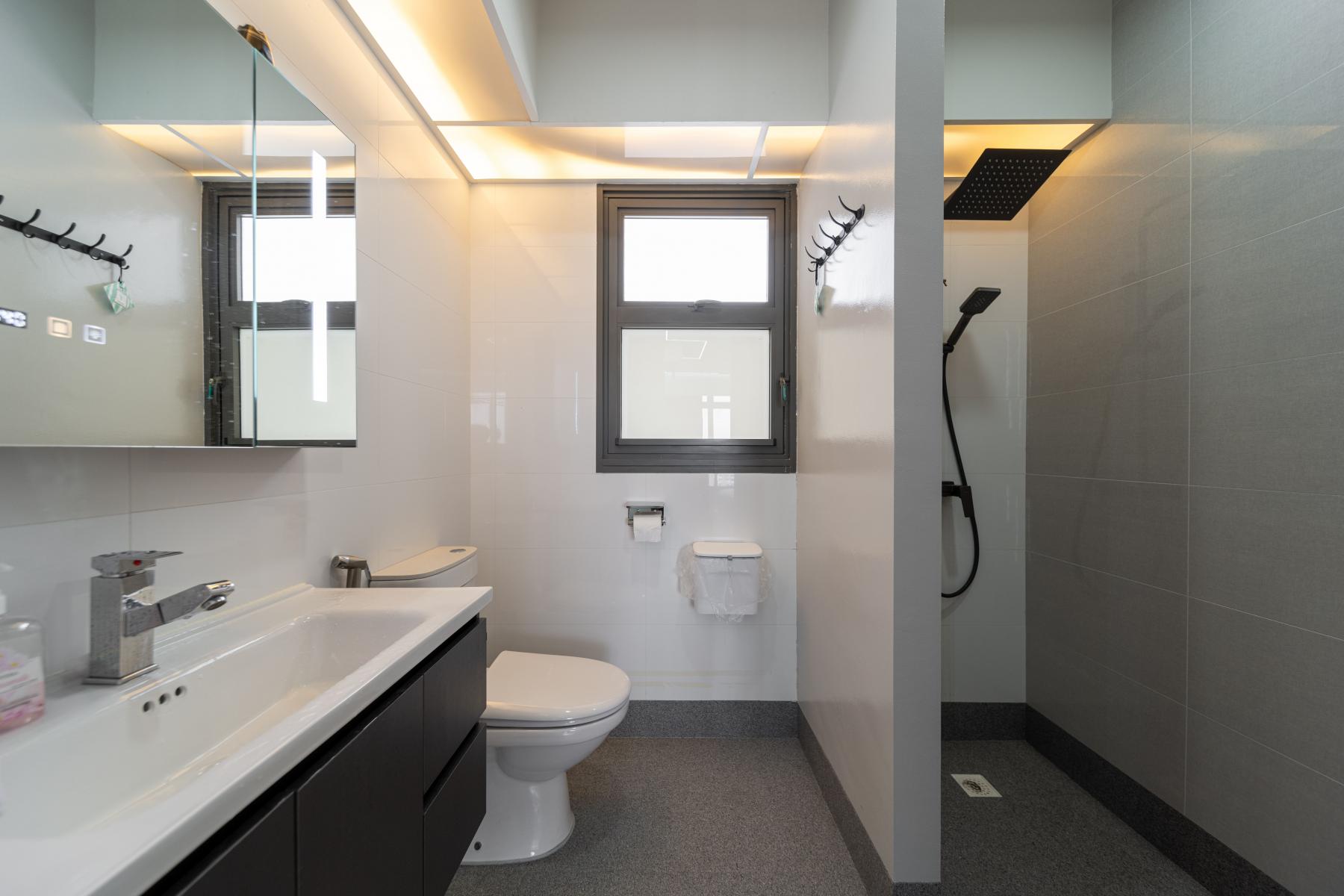 Eclectic Bathroom with Shower Screen and Rainshower