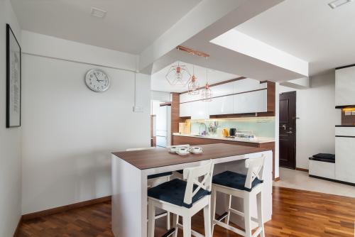 Scandinavian Dining Room at 714 Ang Mo Kio Ave 6