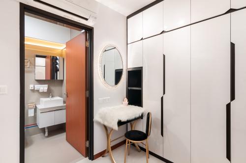Country Walk-in Wardrobe at 601A Tampines Ave 9