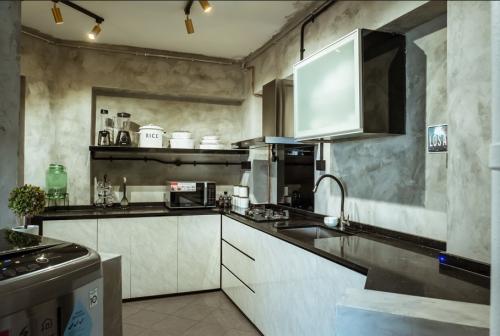 Industrial Kitchen at 681C Woodlands Dr 62