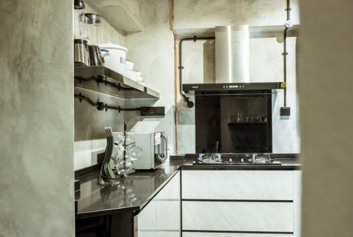 Industrial Kitchen at 681C Woodlands Dr 62