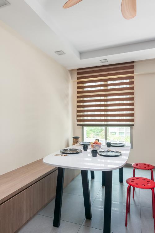 Eclectic Dining Room at 332C Anchorvale Link