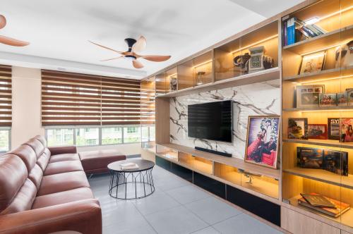 Eclectic Living Room at 332C Anchorvale Link