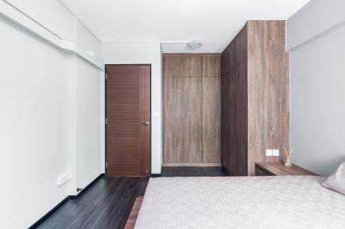 Contemporary Bedroom at 435 Clementi Ave 3