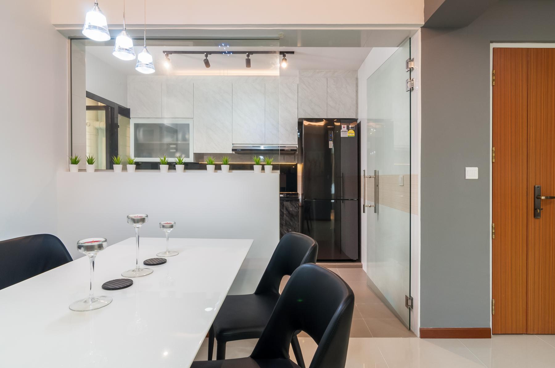 Modern Kitchen with Countertop and Homogeneous Tiles