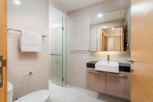 Contemporary Bathroom at 101 Mergui Road, City Scape at Farrer Park