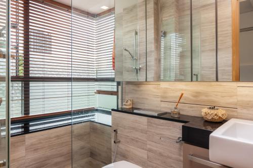 Contemporary Bathroom at 101 Mergui Road, City Scape at Farrer Park