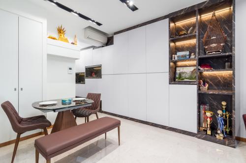 Contemporary Living Room at 101 Mergui Road, City Scape at Farrer Park