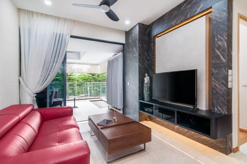 Contemporary Living Room at 101 Mergui Road, City Scape at Farrer Park